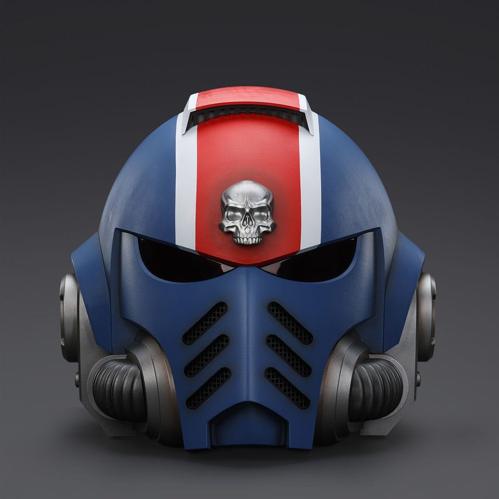 Warhammer 40,000: Space Marine 2 Replik Ultramarines Lieutenant Titus Helm 30 cm