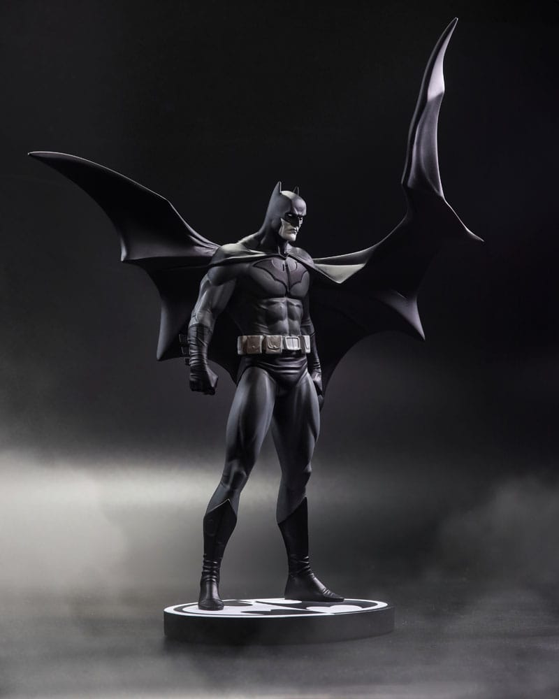 DC Direct Statue Batman Black & White Batman (by Jorge Jimenez) 27 cm